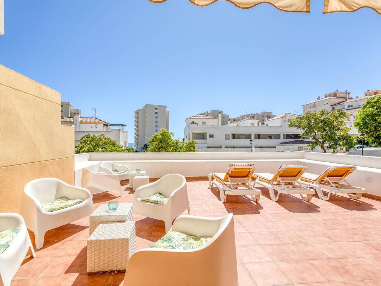 Foto 3 von 25: Moderner Komfort in Estepona: Terrasse, Pools, Klimaanlage und WLAN