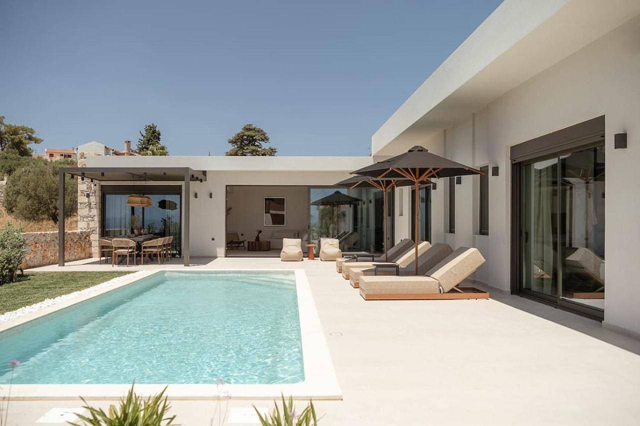 Villa Yoma- Luxury Villa with Heated Pool 1