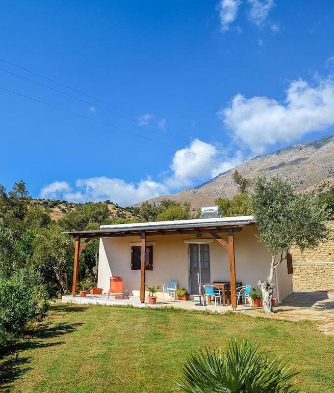 Ferienhaus mit Pool, großer Garten, idyllisch und ruhig, Wifi | Triopetra, Kreta 1