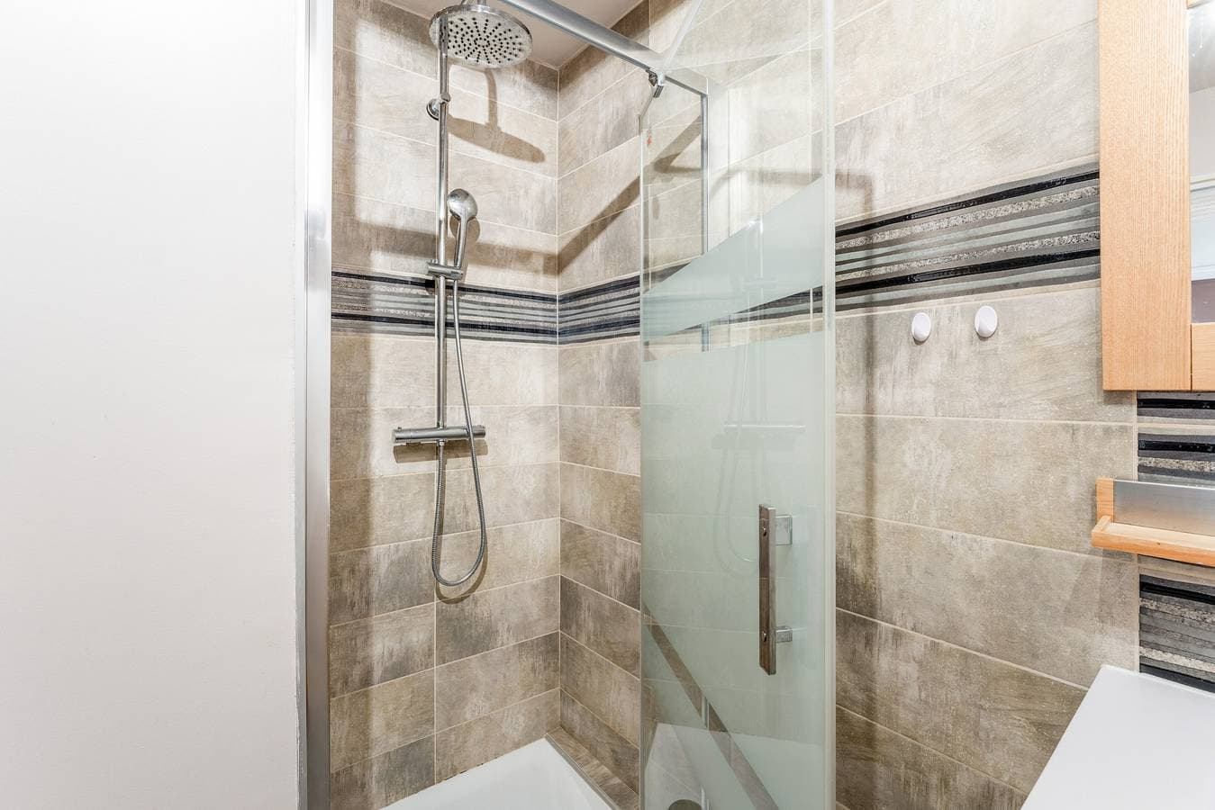 Foto 12 von 26: Gîte Glycine, klimatisiertes Wohn-/Esszimmer – La Bastide St Jacques