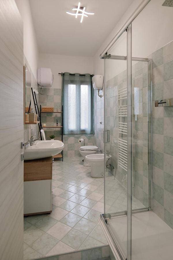 Foto 5 von 14: Double Room with Private Bathroom