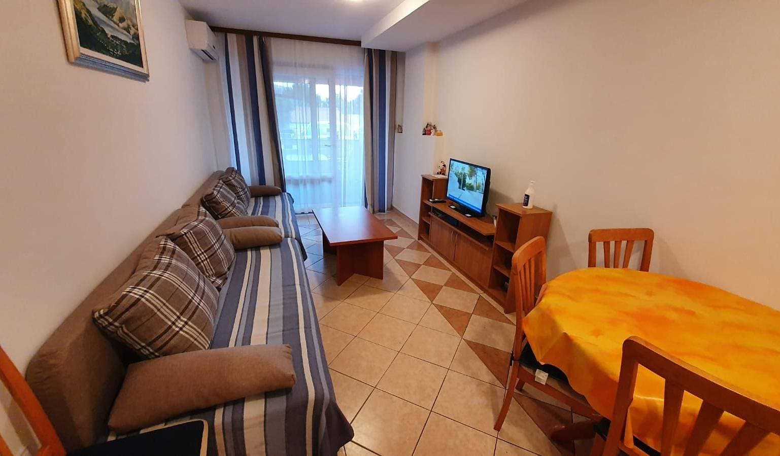 Foto 3 von 10: 1-Zimmer-Ferienwohnung mit Terrasse Baska, Krk -a