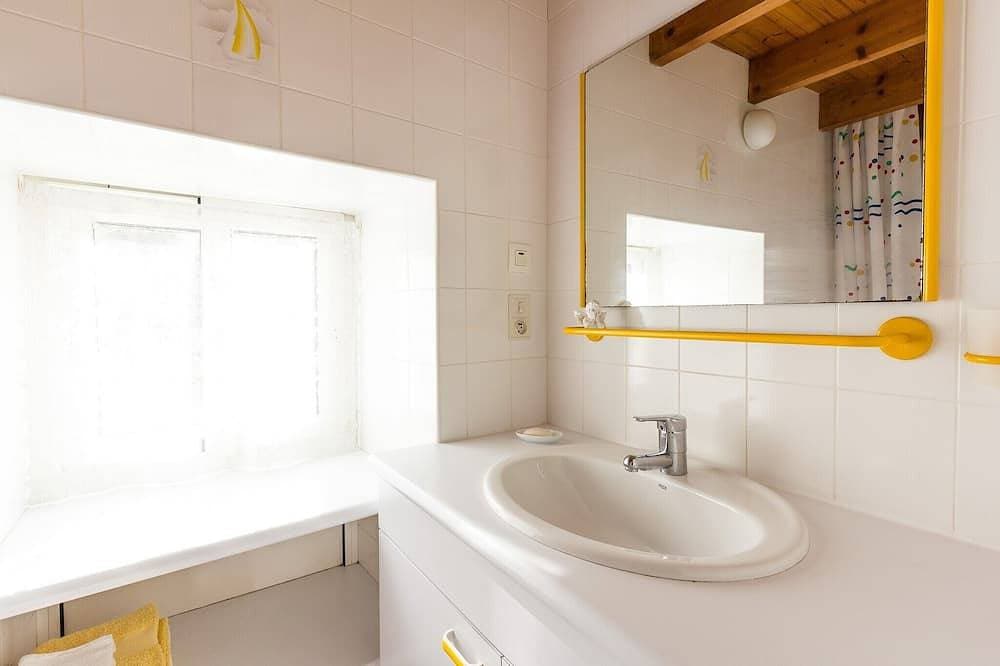 Foto 5 von 19: Appartement \"kerouac\", Maison du 18ème Avec Wifi, Proche des Plages de Sable fin