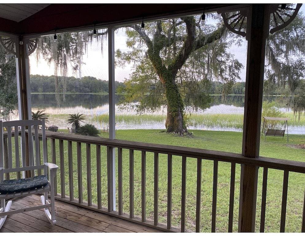 Foto 4 von 25: \"Lotus Point\" Lake House Getaway auf vier rustikalen Morgen