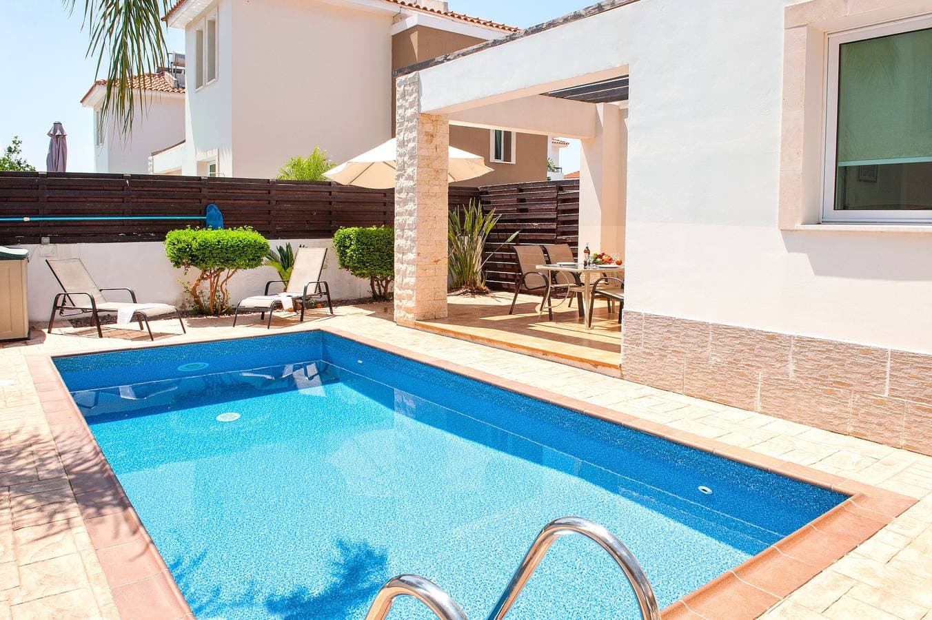 Foto 2 von 32: Villa für 5 Personen mit Balkon