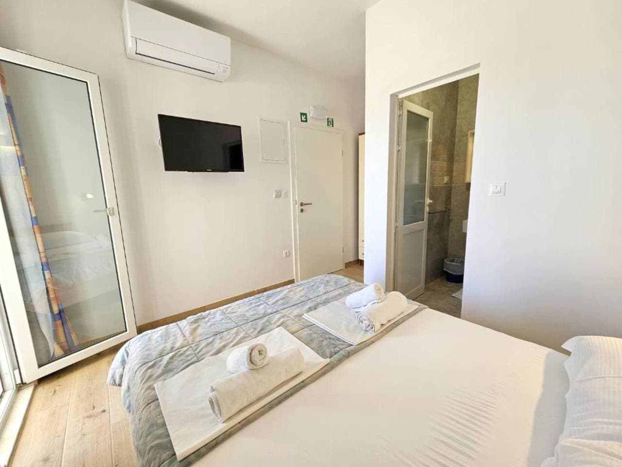 Foto 6 von 53: Adriatic Guesthouse Balota with Shared Pool- Bungalow with Terrace (2)