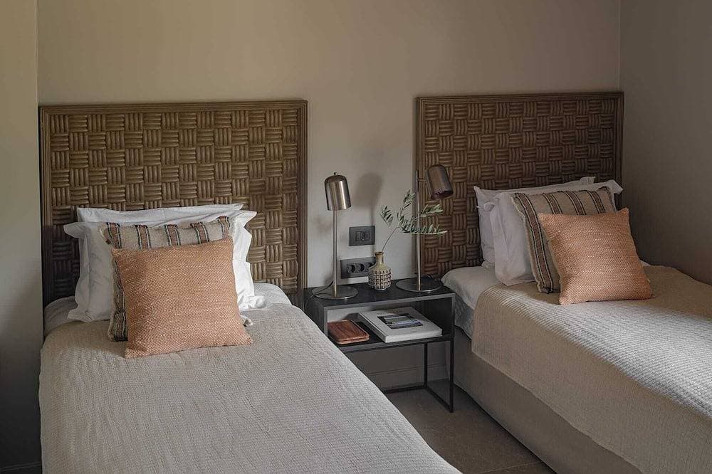 Foto 4 von 24: Beachfront Villa Oneiro with Sea Views, Villa