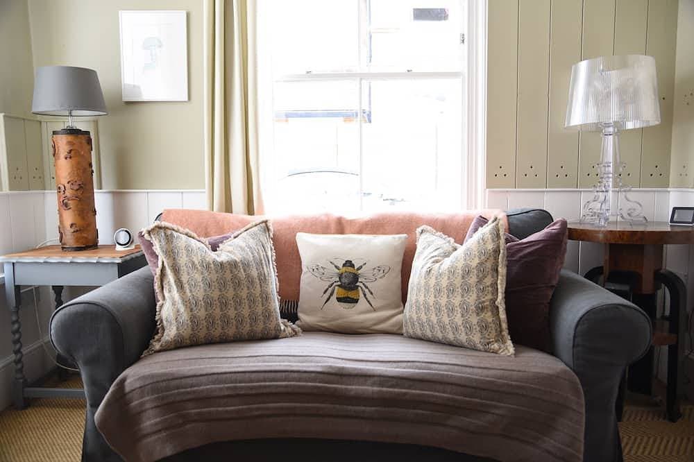 Foto 9 von 28: Stylish Whitstable Cottage/ Beach 2 mins/ Courtyard /free parking/dog friendly.
