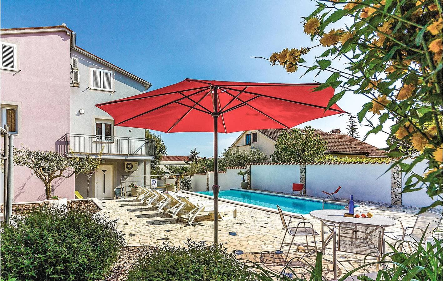Foto 5 von 30: Gemütliche Ferienwohnung mit Pool, Terrasse und WLAN – nur 1 km vom Strand entfernt!