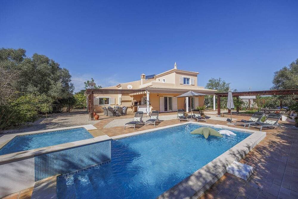 Stunning Countryside Villa w Private Garden & Pool 1