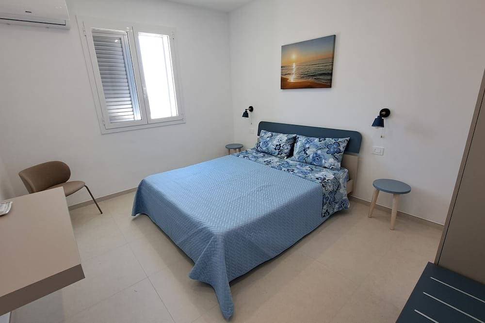 Foto 3 von 19: Beachfront villa with a garden and private parking on the property.