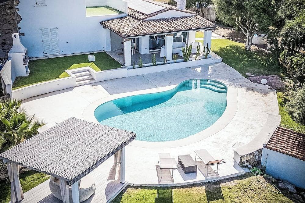 Luxusvilla mit Pool und Garten von 2000qm in Meeresnähe 1