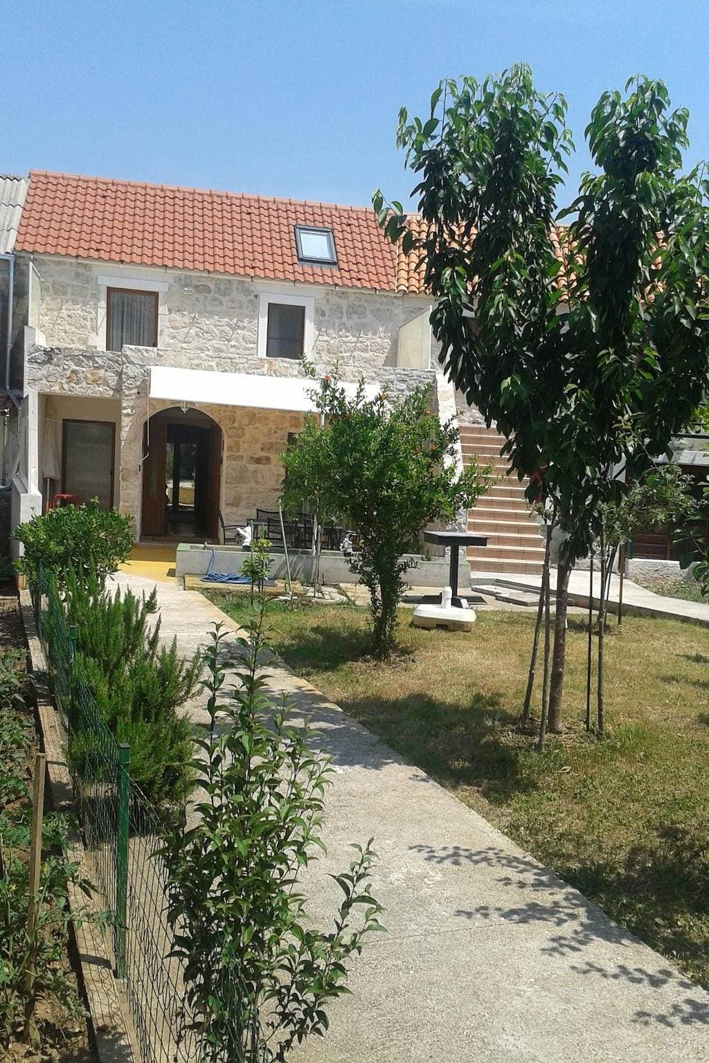 Foto 3 von 9: 2-Zimmer-Haus mit Terrasse und Meerblick Krapanj, Sibenik