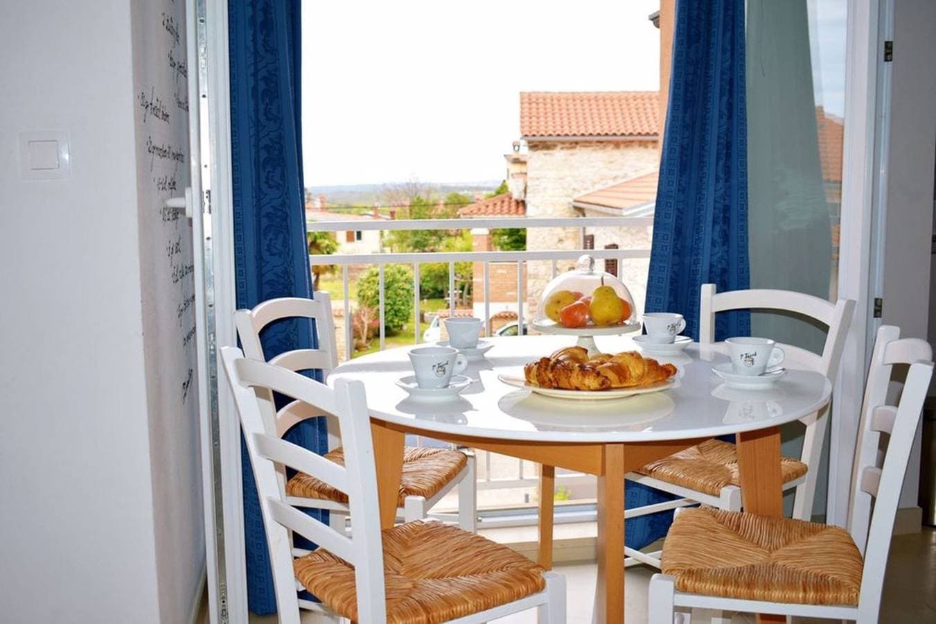 Gemütliche Wohnung mit Pool und Spielzimmer 1