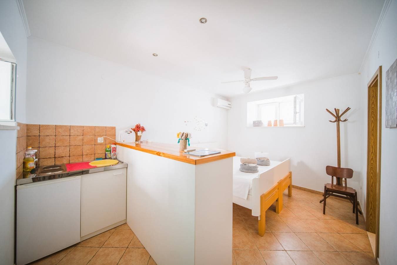 Foto 5 von 33: Studioapartment in Žrnovo mit Terrasse, Klimaanlage, W-Lan (3709-1)