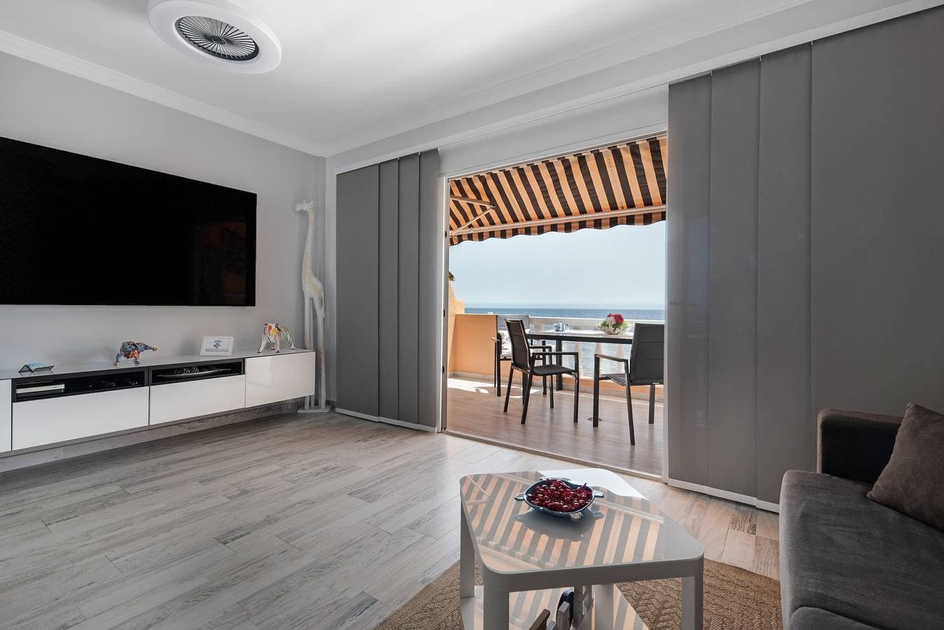 Foto 5 von 25: Charmante Ferienwohnung "Junto al Mar" mit Meerblick, Pool, WLAN & Terrasse