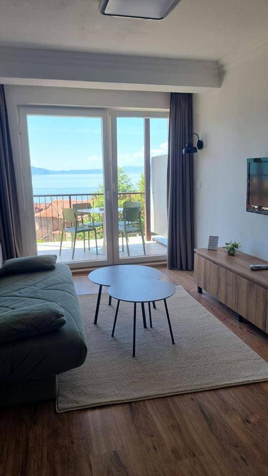 Foto 13 von 29: One-Bedroom Apartment with Lake View