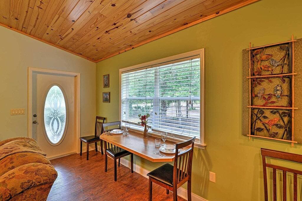 Foto 11 von 24: Crystal River Cottage w / Veranda, Deck & 1. 25 Morgen!
