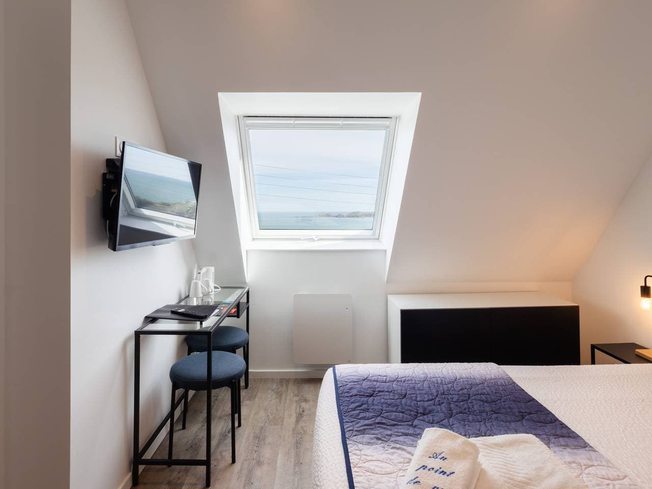 Foto 6 von 33: Gästezimmer Au Point de Vue „Zimmer Ile Bono“ – 2. Etage, Meerblick, WLAN