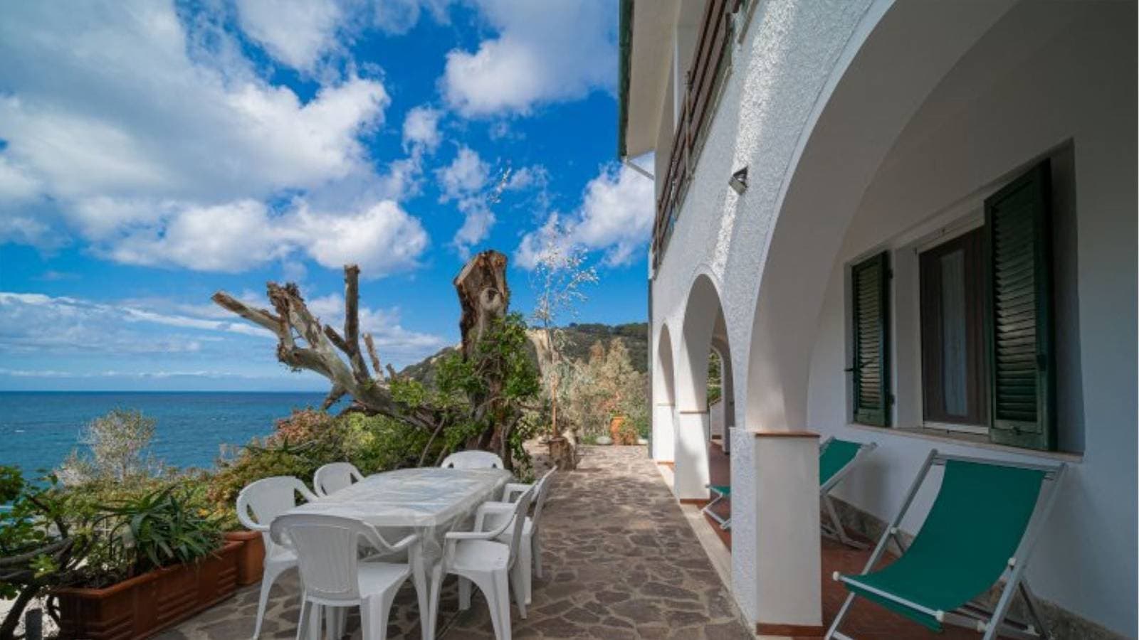 Foto 11 von 37: Ferienwohnung für 7 Personen mit Terrasse