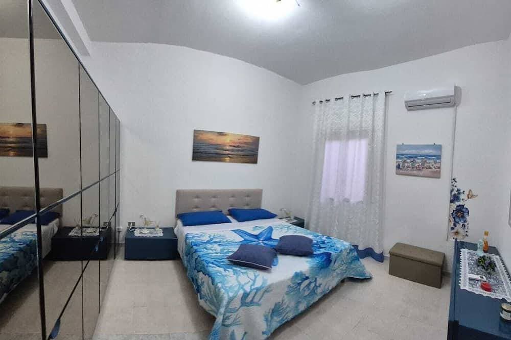 Foto 2 von 13: Small Brazil Home 1 minute from metro stop and 5 minutes from the beach