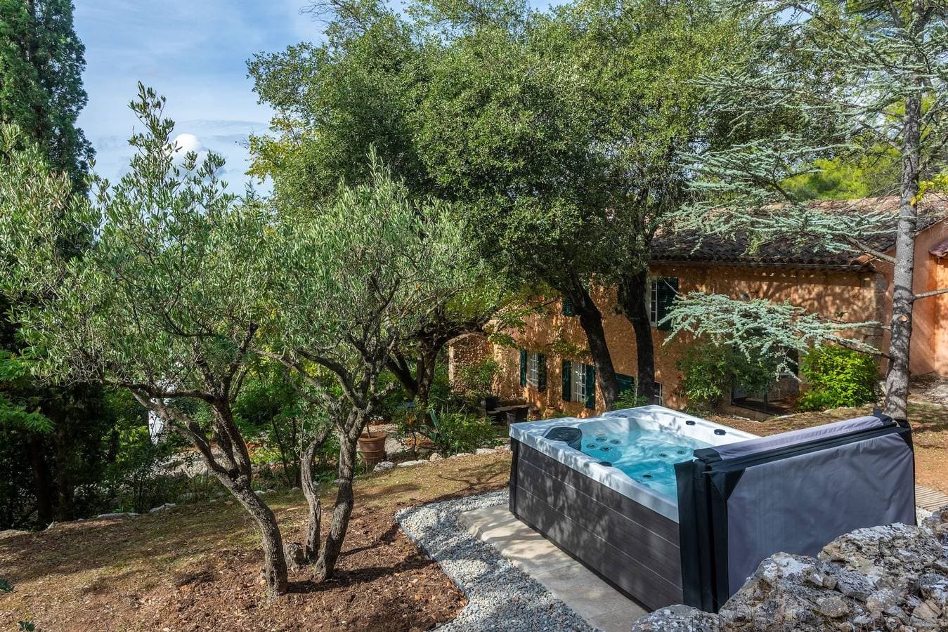 Maison de charme avec jacuzzi 1