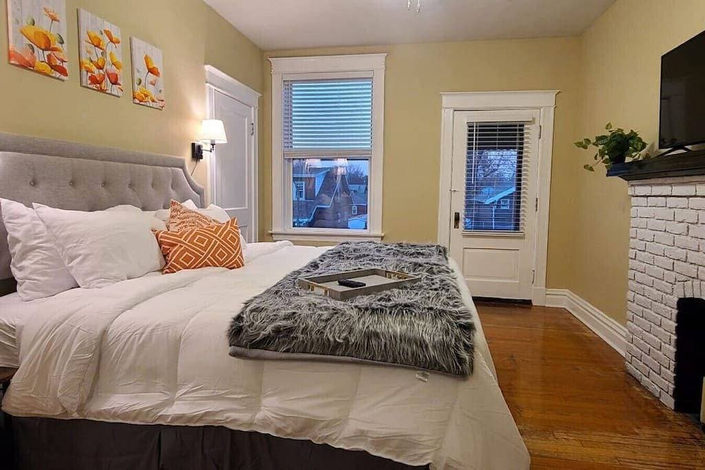 Foto 5 von 11: Dog-Friendly King Apt | Full Kitchen & Laundry