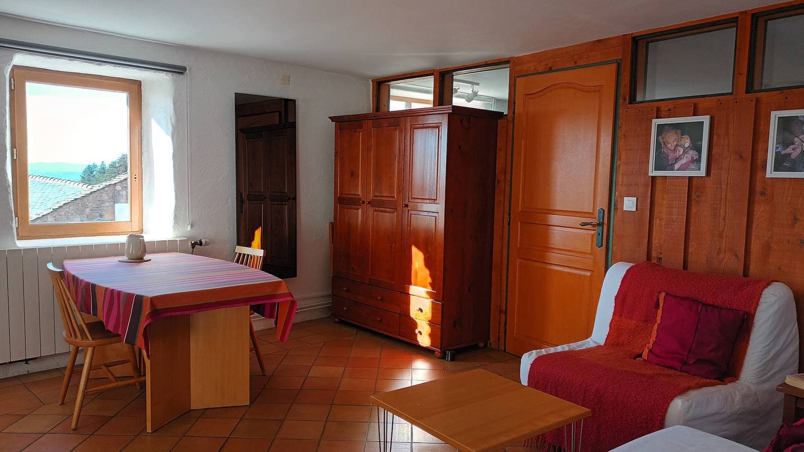 Foto 9 von 24: Ferienhaus 'La Clé Des Sens' mit Bergblick, privater Terrasse und Innenpool