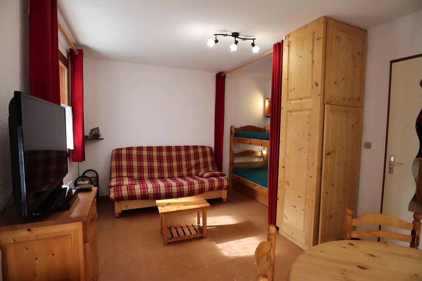 Foto 3 von 13: Studio für 2 bis 4 Personen. vor Augen geschützt mit Terrasse