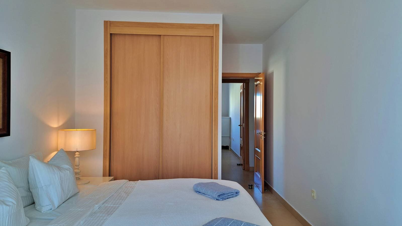 Foto 13 von 33: Apartment 'Baviera Golf' mit Meerblick, WLAN und Klimaanlage