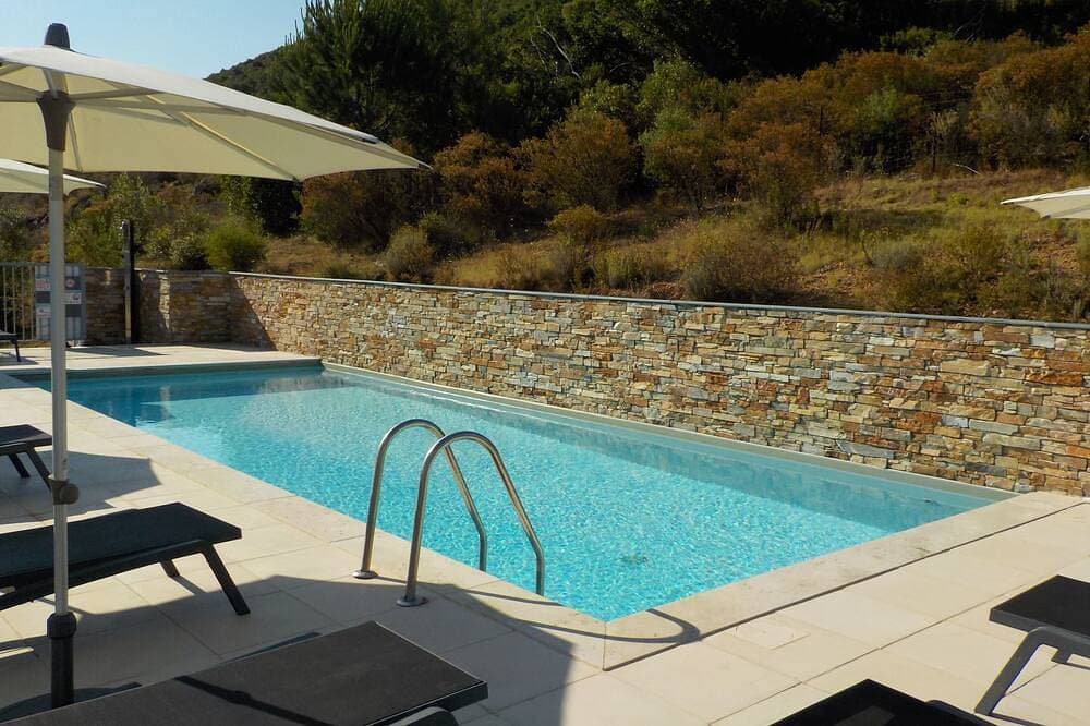 3 bedroom flat, heated pool, air conditioning, wifi, 1 min river, 7 min beach 1