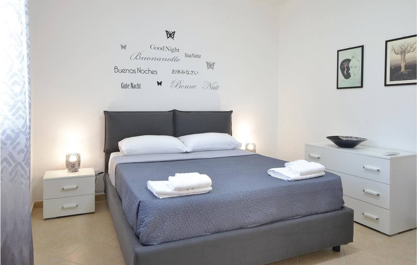 Foto 6 von 16: Appartement am Strand: AC, Parkplatz, Terrasse