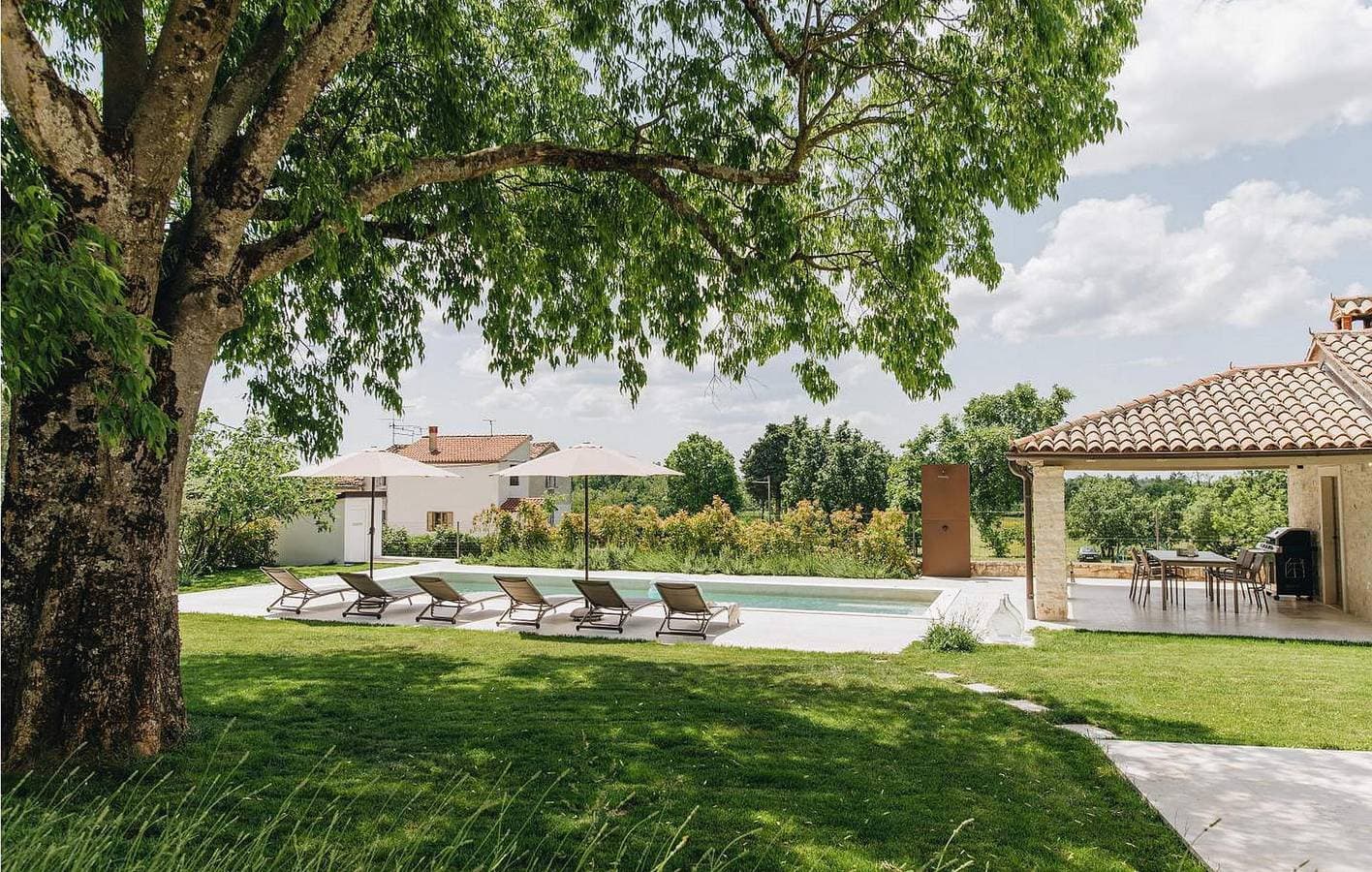 Foto 9 von 49: Charmante 140 m² große Wohnung mit Pool, Terrasse und WLAN in der Nähe von Baderna