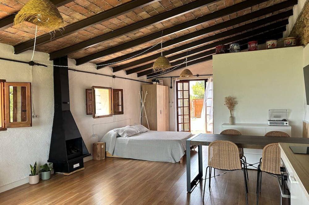 Foto 2 von 14: Rural Cabernet. Romantic loft overlooking the vineyards.