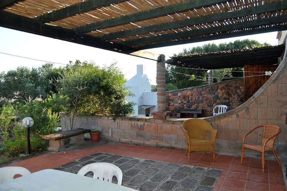 Foto 8 von 8: Wohnung im Erdgeschoss, Veranda mit Grill, Garten, Tennisplatz
