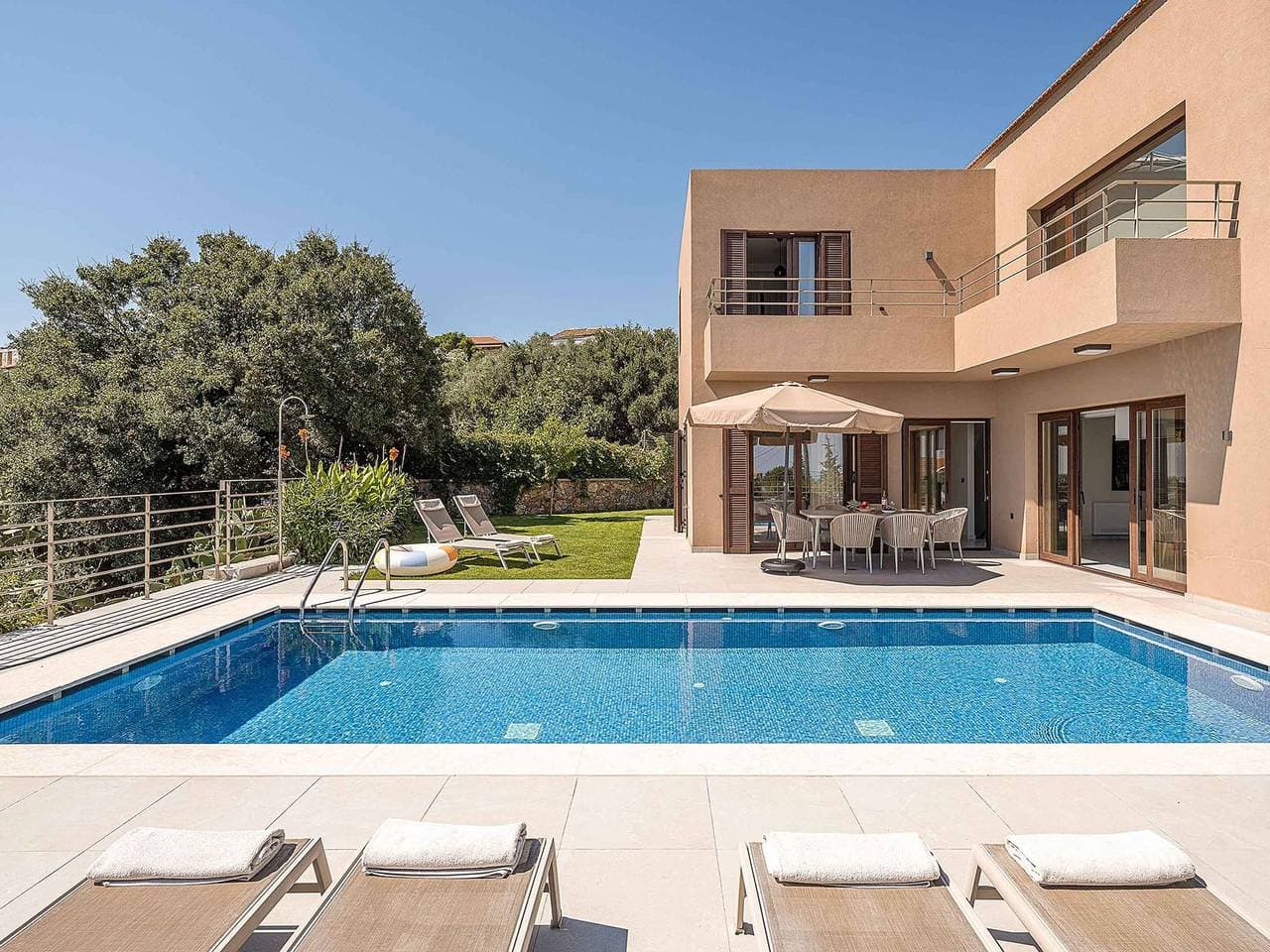 Foto 2 von 93: Villa für 19 Personen mit Garten