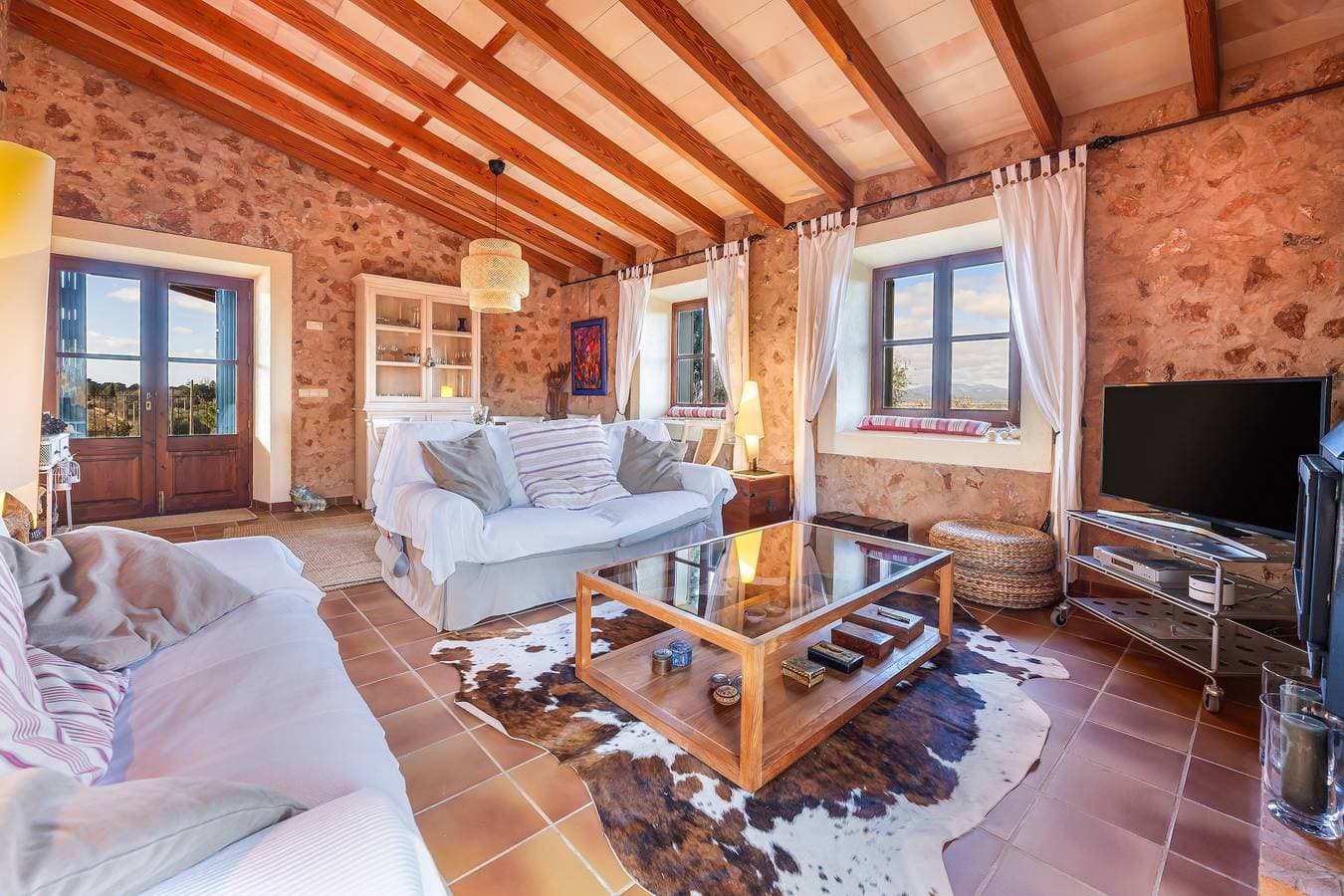 Foto 9 von 29: Ferienhaus 'Finca Som Llum' mit Bergblick, WLAN und Klimaanlage