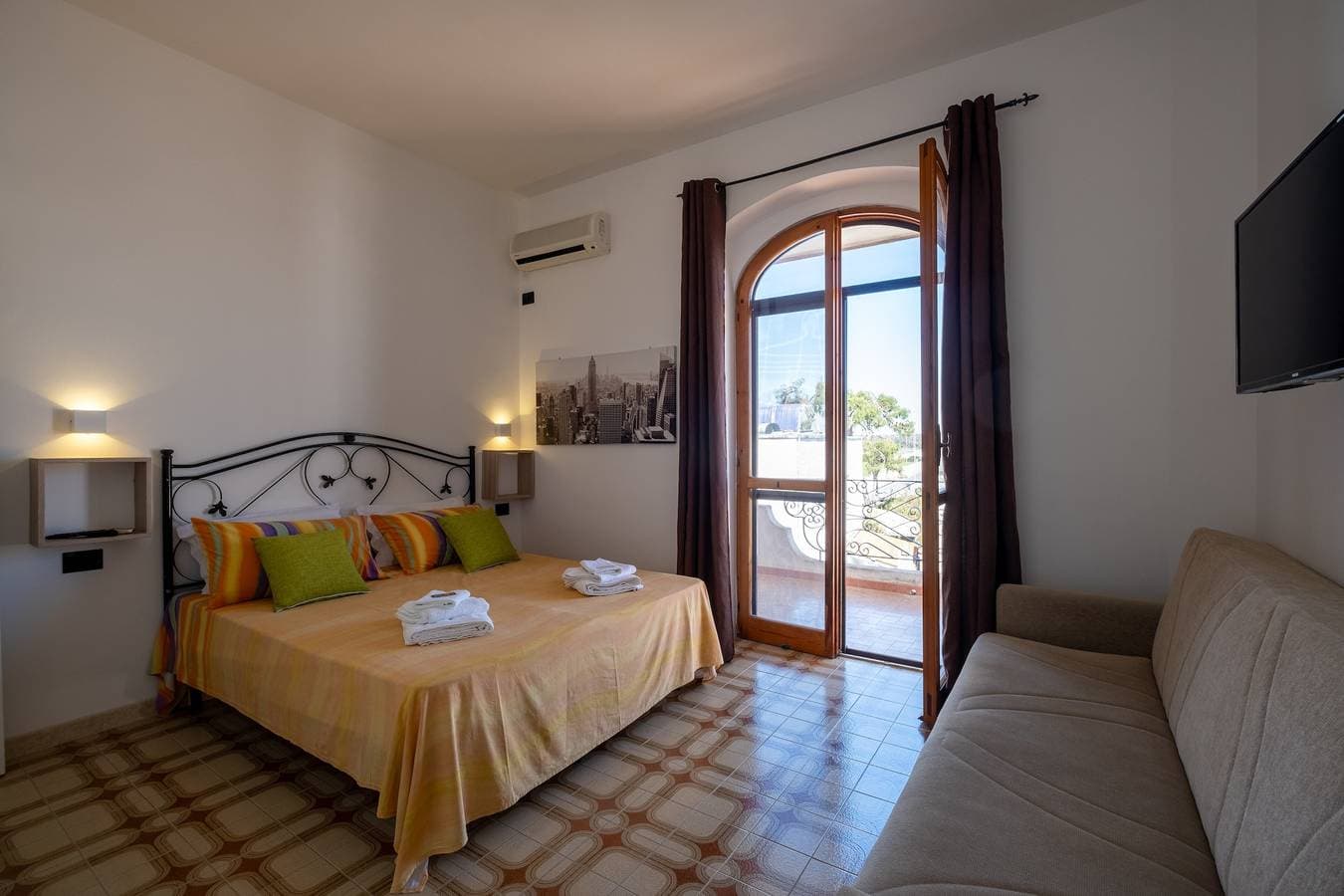 Foto 6 von 31: Ferienhaus 'Villa Gaudì - Sagrada' mit Meerblick, WLAN und Klimaanlage