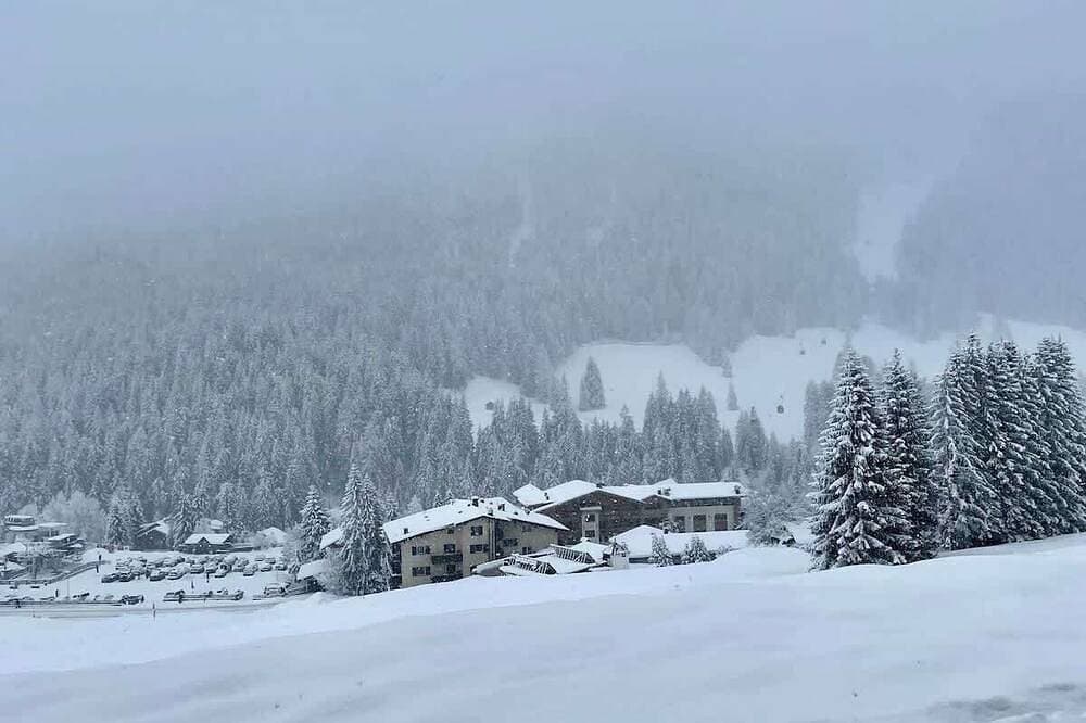 Foto 8 von 22: Surrounded by green - Luxury Chalet & Dolomites
