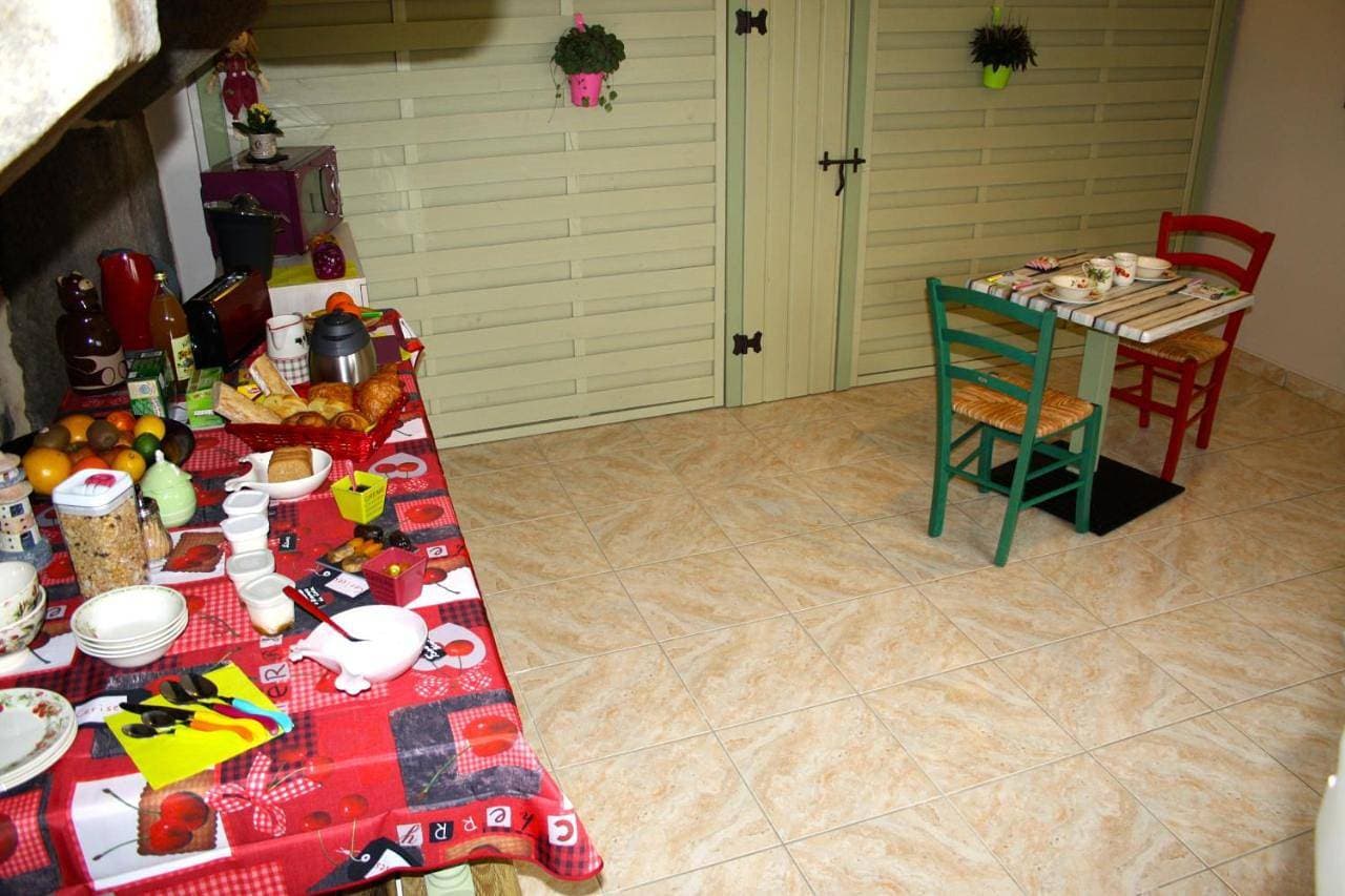 Foto 6 von 9: Double Room with Private Bathroom