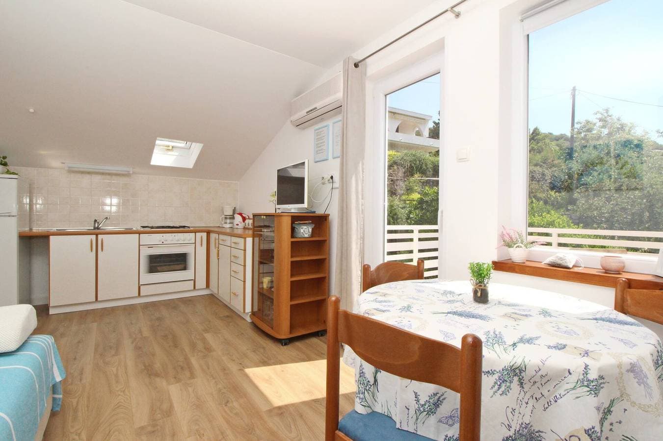 Foto 2 von 31: Apartment Cubranic S. Senj - im Hafen, nahe dem Meer