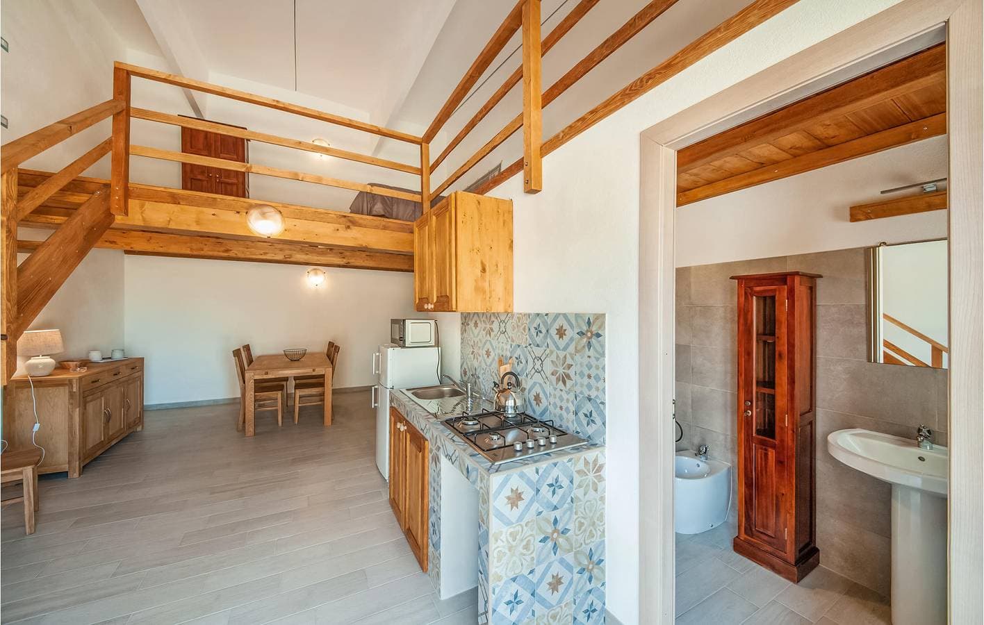 Foto 6 von 22: Appartement mit Pool in der Nähe des Li Junchi Beach