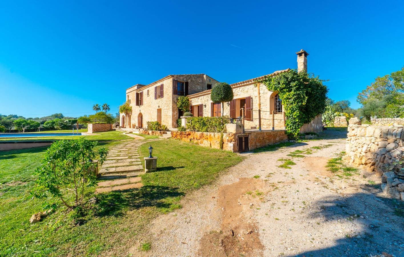 Gemütliche Wohnung am Strand mit Pool und AC, 2,5 km von Playa Es Pregons 1