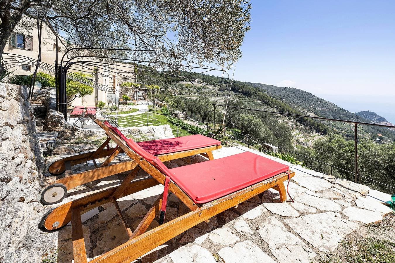 Foto 5 von 25: Ferienwohnung 'Ulivo' mit Meerblick, Gemeinschaftsterrasse und WLAN