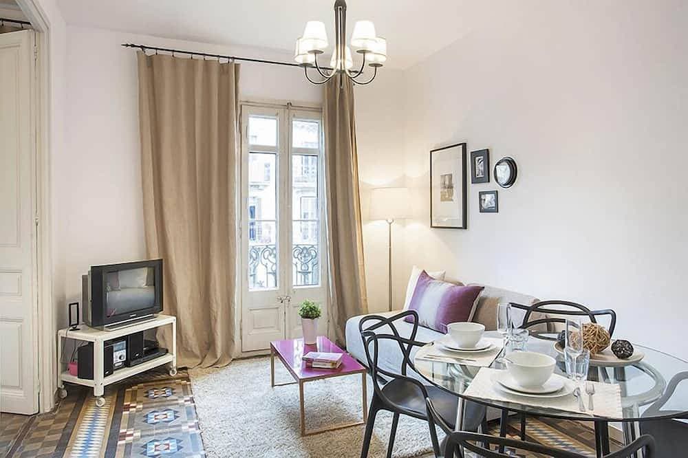 Walk to Gaudi's Buildings - \"ValA\" High Ceilings - Free Luggage Storage Service. 1