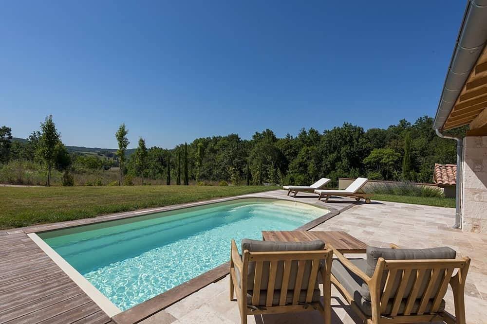 Villa 10 Luxuriöse Luxusvilla mit Pool und Blick auf die hügelige Landschaft 1