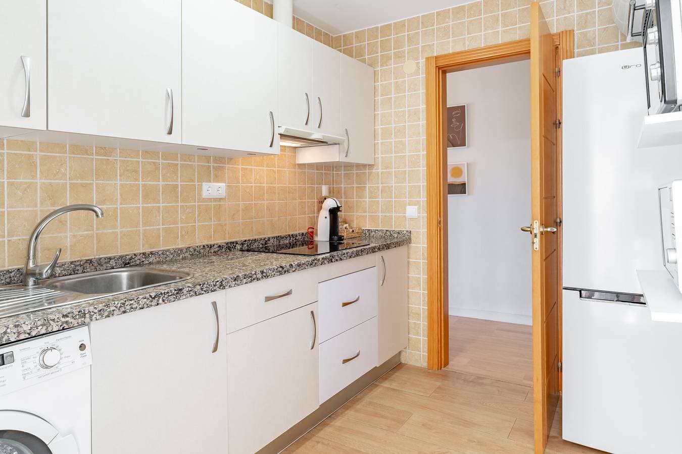 Foto 8 von 24: Ferienwohnung 'Meerblick - 2 Schlafzimmer' mit Gemeinschaftspool, Wi-Fi und Klimaanlage