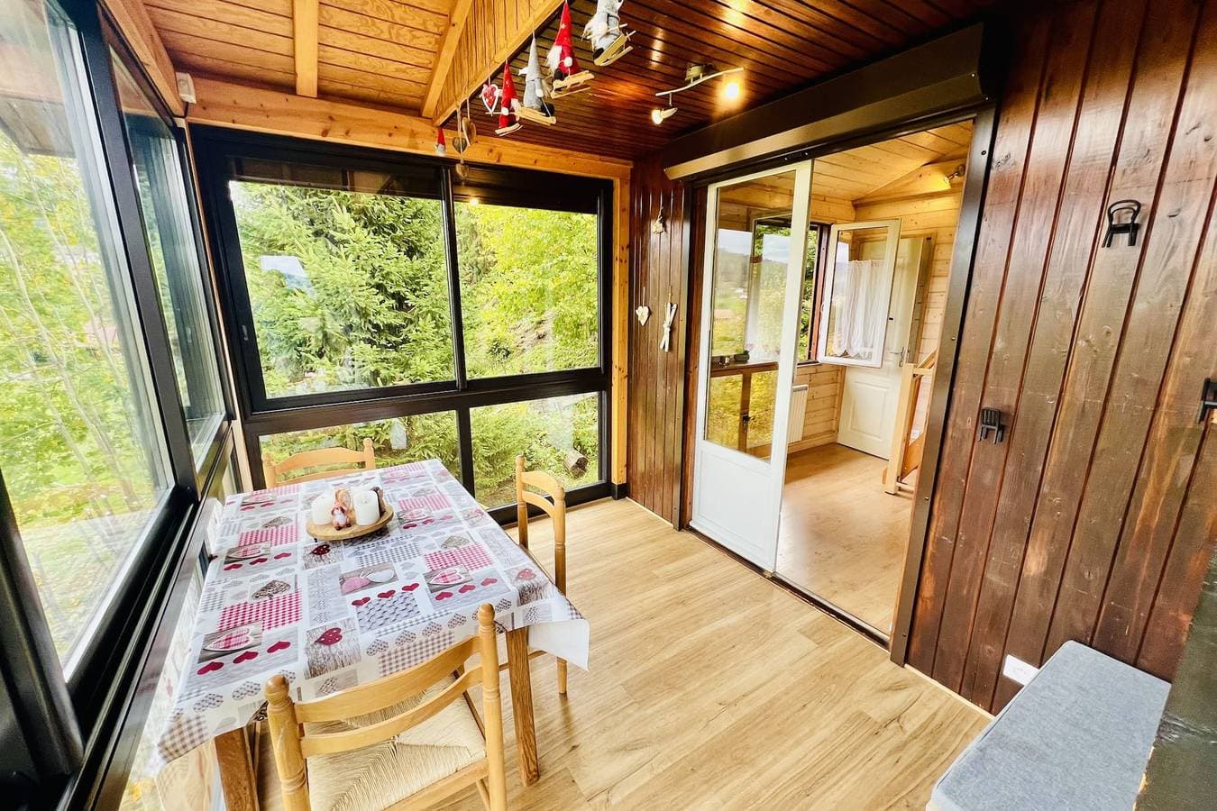 Foto 9 von 32: Chalet für 6 Personen mit Terrasse