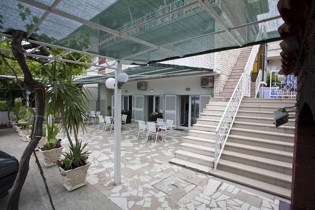 Foto 3 von 36: Ferienwohnung in Duće mit Meerblick, Terrasse, Klimaanlage, W-Lan (850-1)