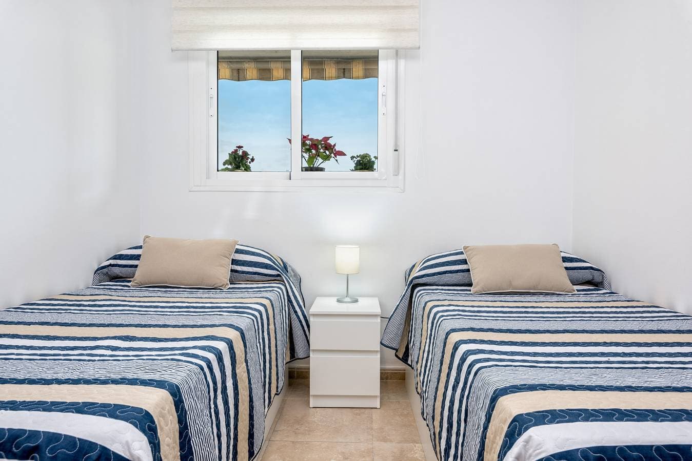 Foto 4 von 65: WintowinRentals Perfekte Lage, Strand, Pool & Parkplatz.